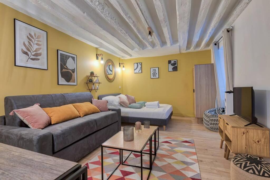 Appartement Biche Charming studio Place de la Republique - 4P Paris