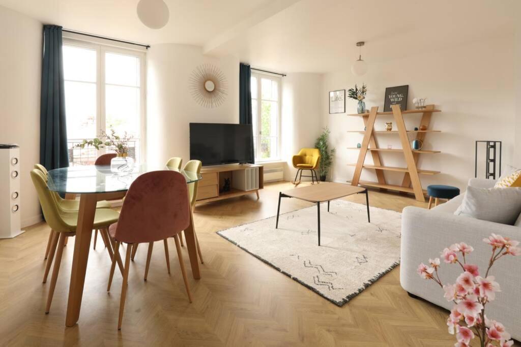 Desiree Charming At Gambetta Appartement