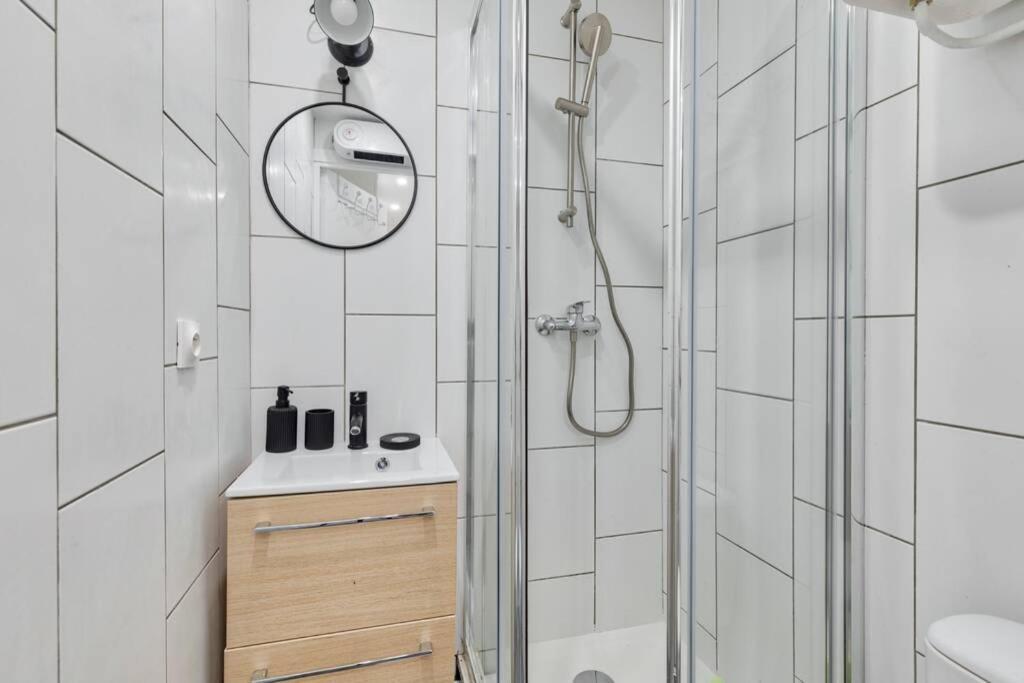 Appartement Biche Charming studio Place de la Republique - 4P Paris