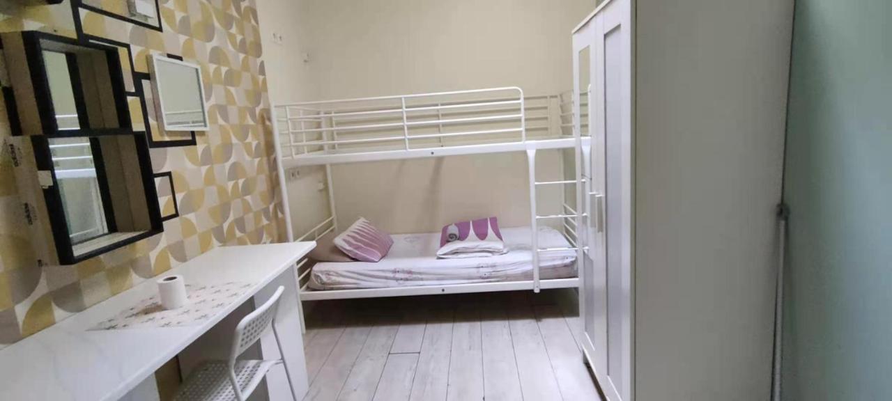 Hostel Fleur De *