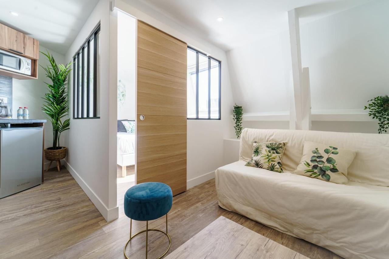 Parisian Flat With Eiffel Tower View