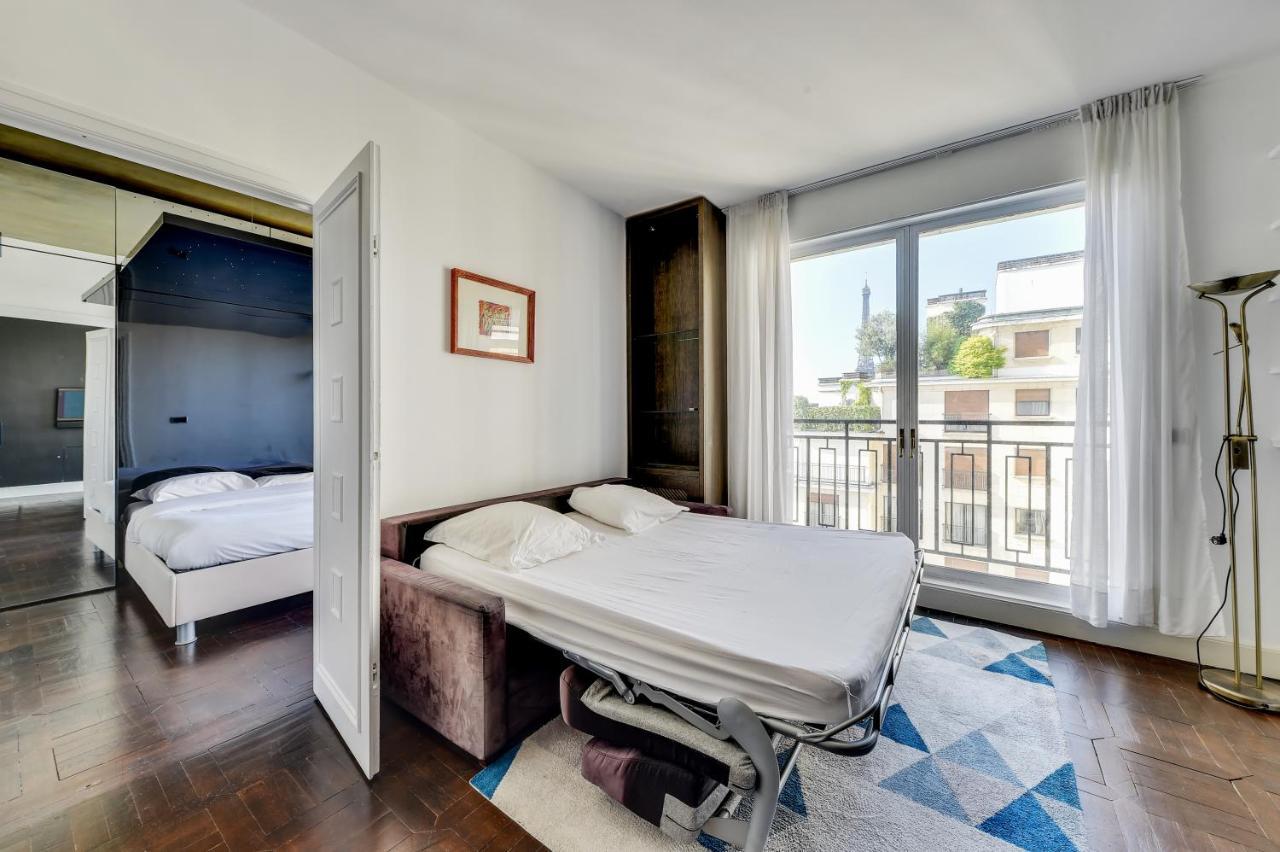 Apartment Champs Elysees-montaigne Luxe & View Of Eiffel Tower