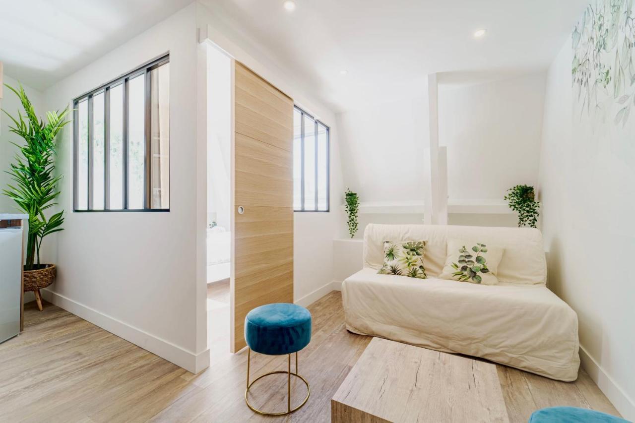 Parisian Flat With Eiffel Tower View