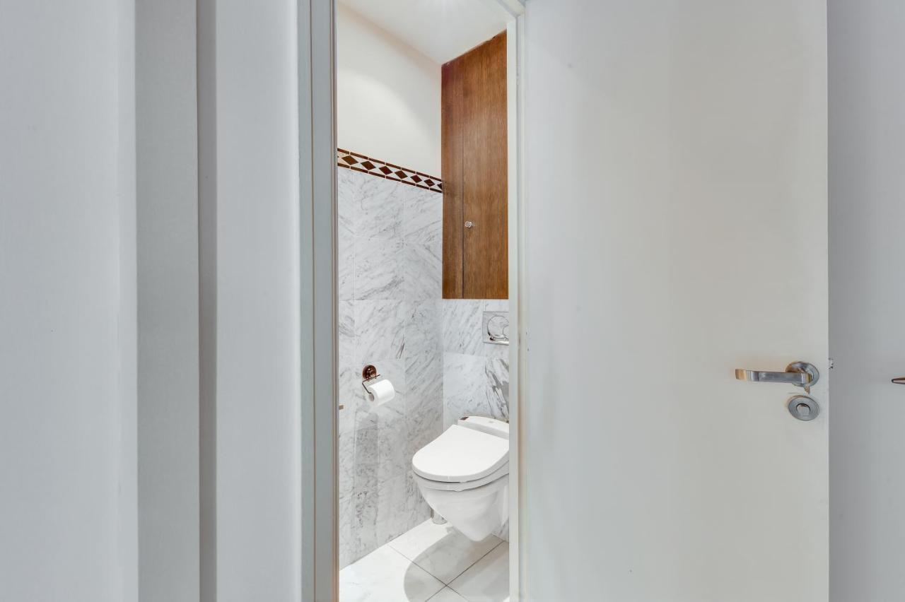 Champs Elysees-montaigne Luxe & View Of Eiffel Tower Apartment