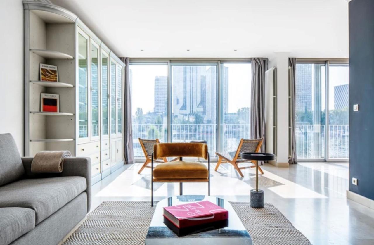 Bright 1bedroom Centrally Located With Most Beautiful Views From Seine At 10 Minutes Walking From Beaugrenelle Shopping Mall And Eiffel Tower Apartment Paris