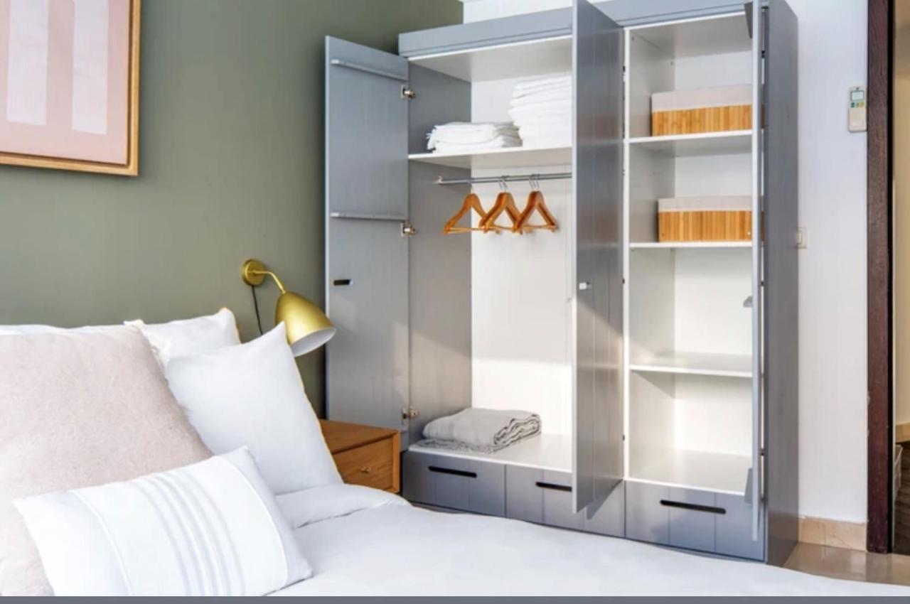 Bright 1bedroom Centrally Located With Most Beautiful Views From Seine At 10 Minutes Walking From Beaugrenelle Shopping Mall And Eiffel Tower