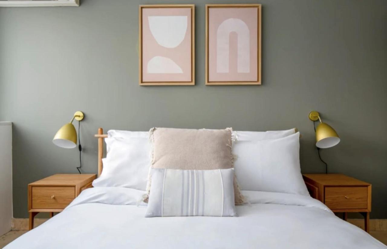 Apartment Bright 1bedroom Centrally Located With Most Beautiful Views From Seine At 10 Minutes Walking From Beaugrenelle Shopping Mall And Eiffel Tower