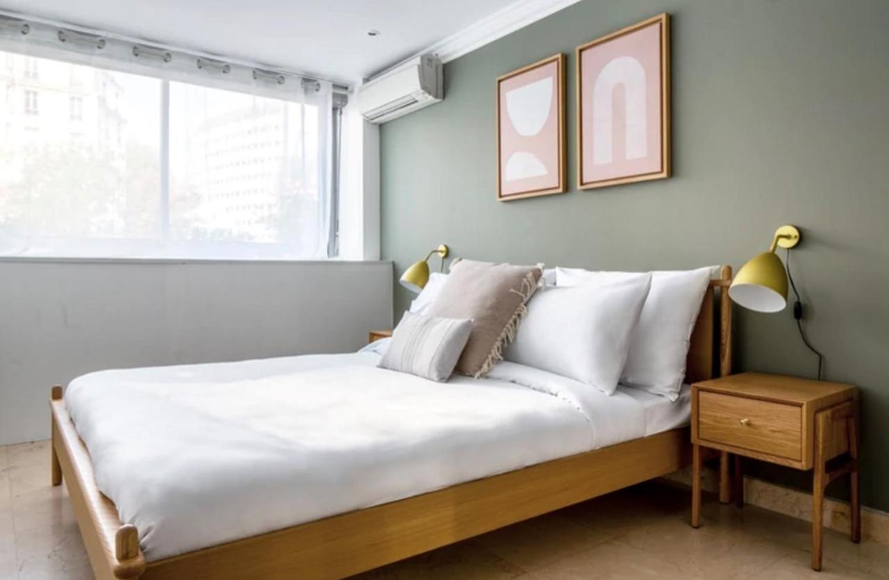 Bright 1bedroom Centrally Located With Most Beautiful Views From Seine At 10 Minutes Walking From Beaugrenelle Shopping Mall And Eiffel Tower Apartment Paris