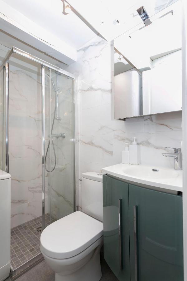 Madeleine - Concorde Private Studio Apartment