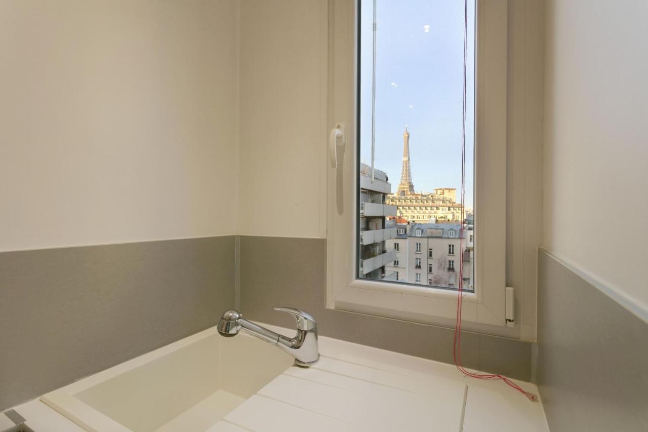 Eiffel Tower View - Private * Paris