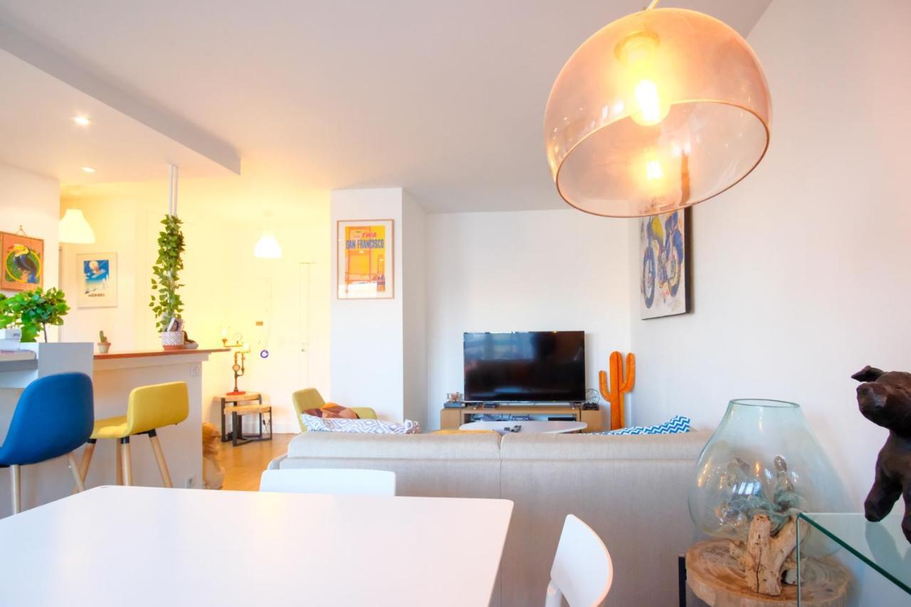 Beautiful And Bright Appt With Eiffel Tower View *
