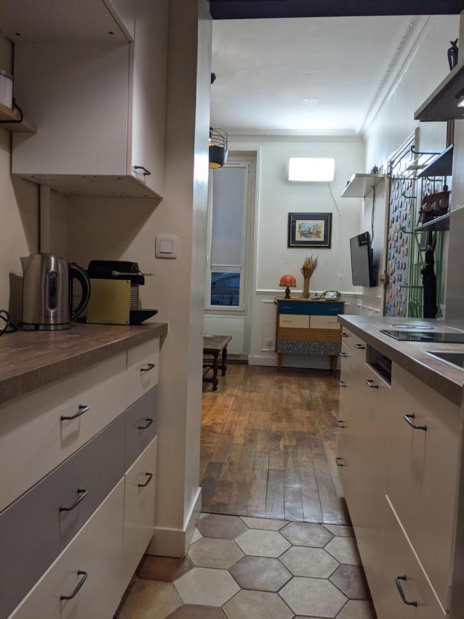 Private Acces To The Flat. Charming Parisian.