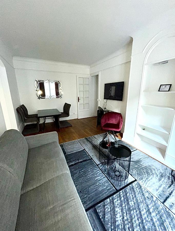 Center - Trocadero Eiffel Tower Apartment *
