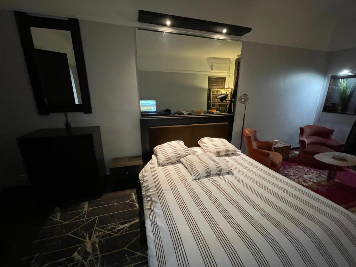 élysées Vip Appartement *
