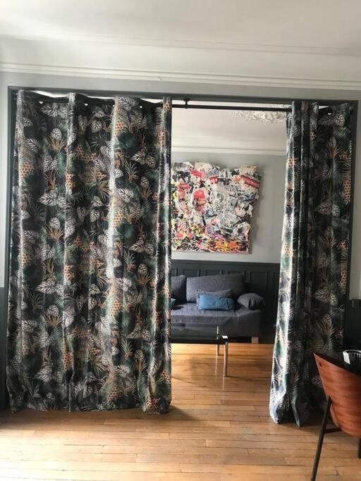 Spacious And Bright 2 Bedroom Apartment, Typically Parisian, Montmartre-opera, Apartment