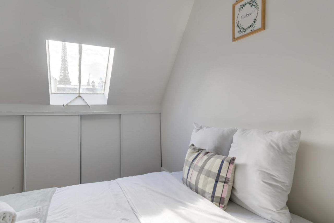 Delightful Studio With Eiffet Tower View Close To Champs Elysee Avenue & Alma Bridge Apartamento