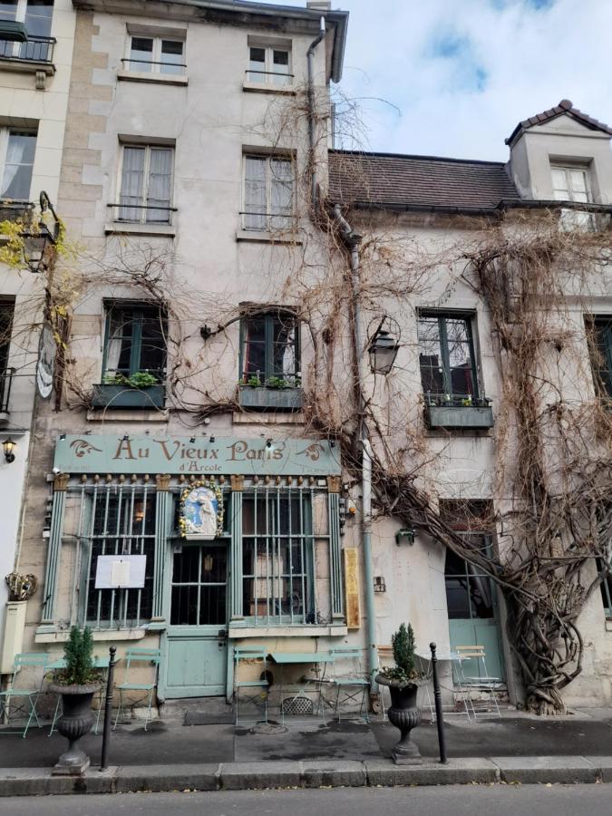 Appartement Cosy 2 Pièces Typiquement Parisien à Notre-dame *