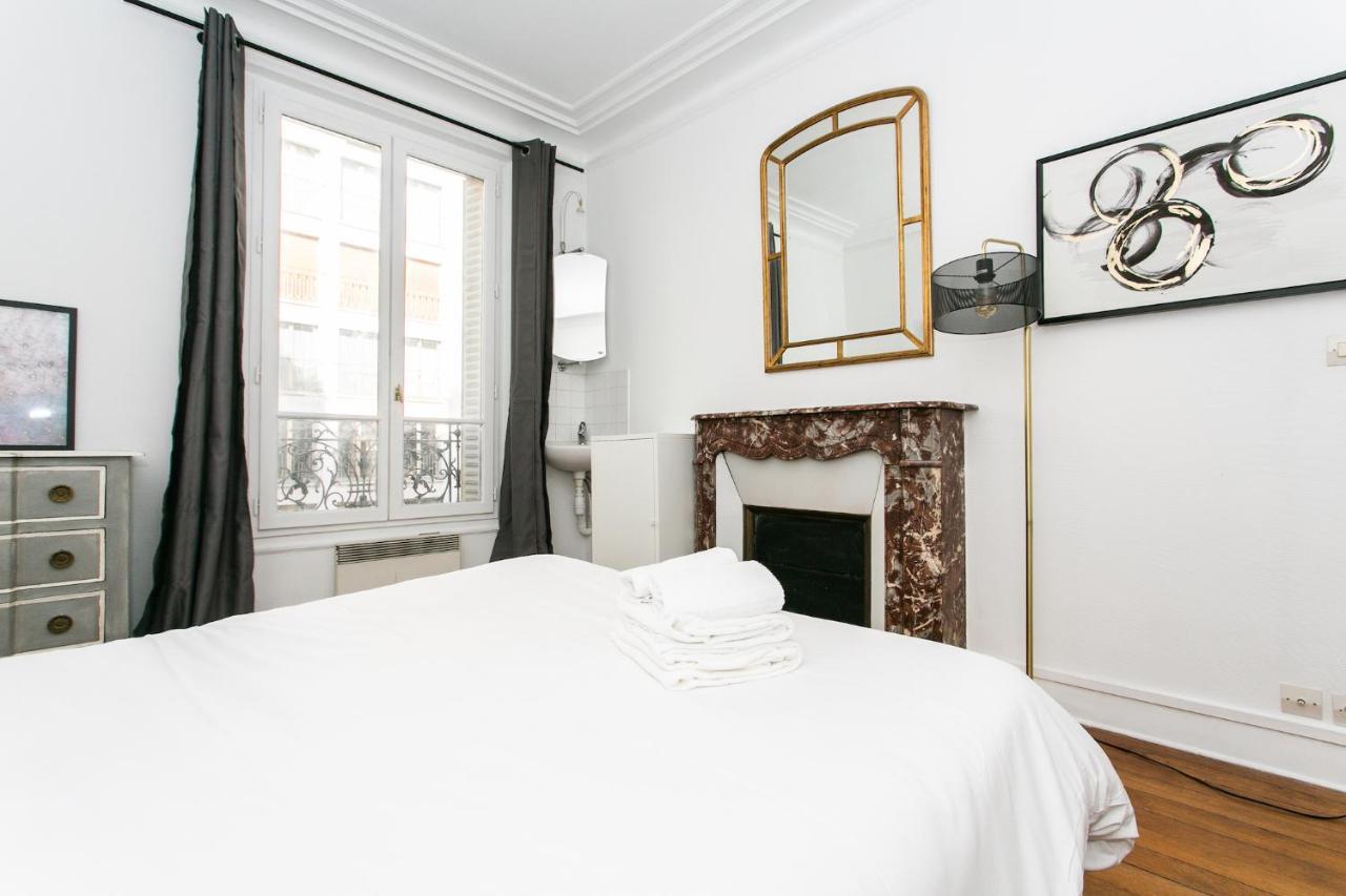 Private St Germain-le Bon Marche Apartment *