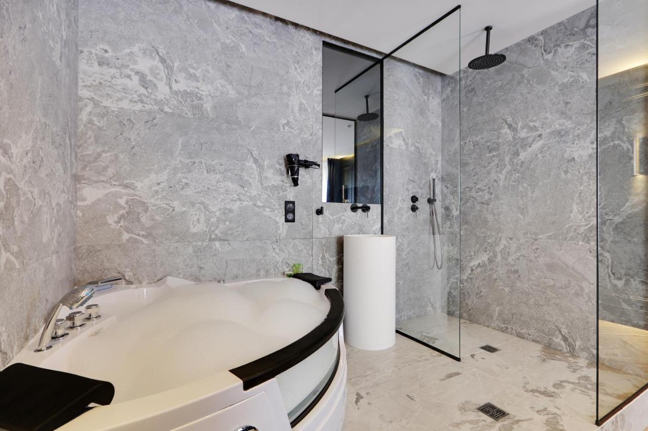 Cmg - Chatelet - * Paris