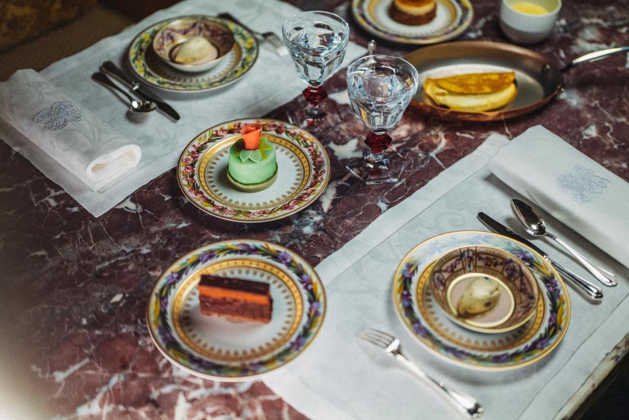 Hotel Plaza Athenee - Dorchester Collection