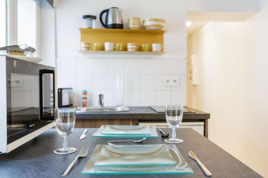 Cmg Ledru-rollin - Canal Saint Martin 3 Apartment