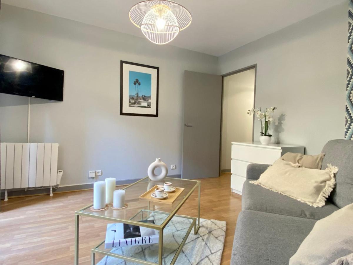 1607b - Wonderful With Terrace On Garden
