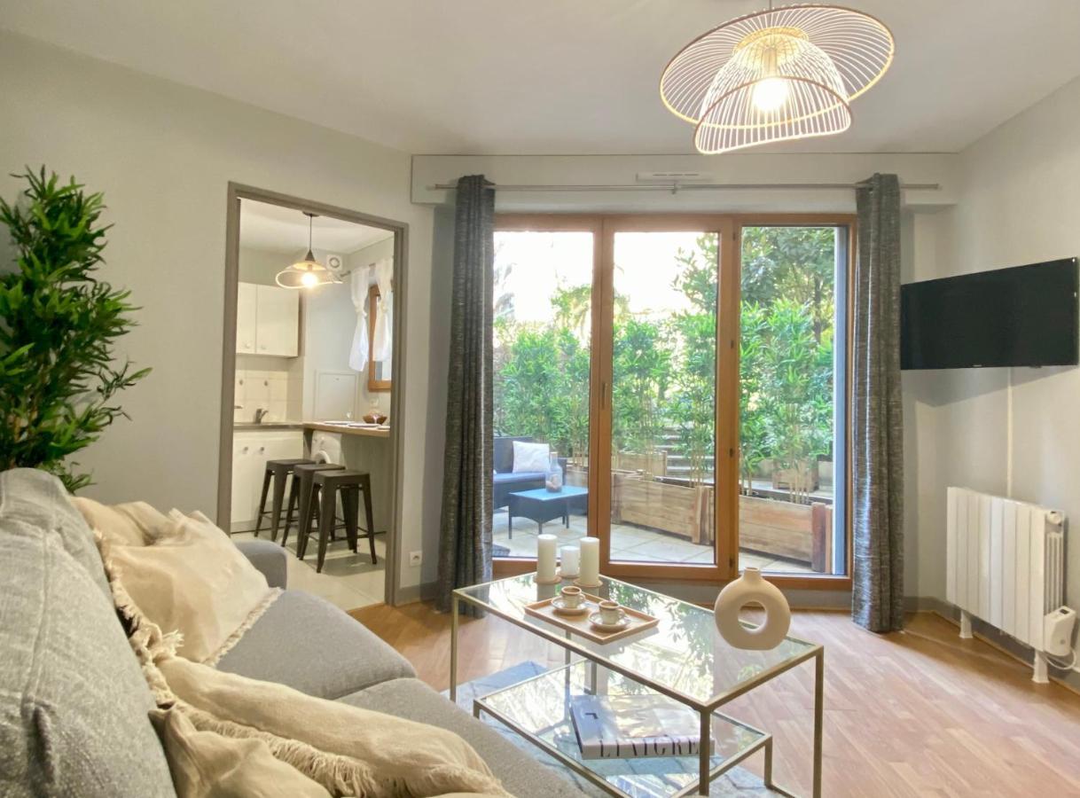 1607b - Wonderful With Terrace On Garden Apartment *