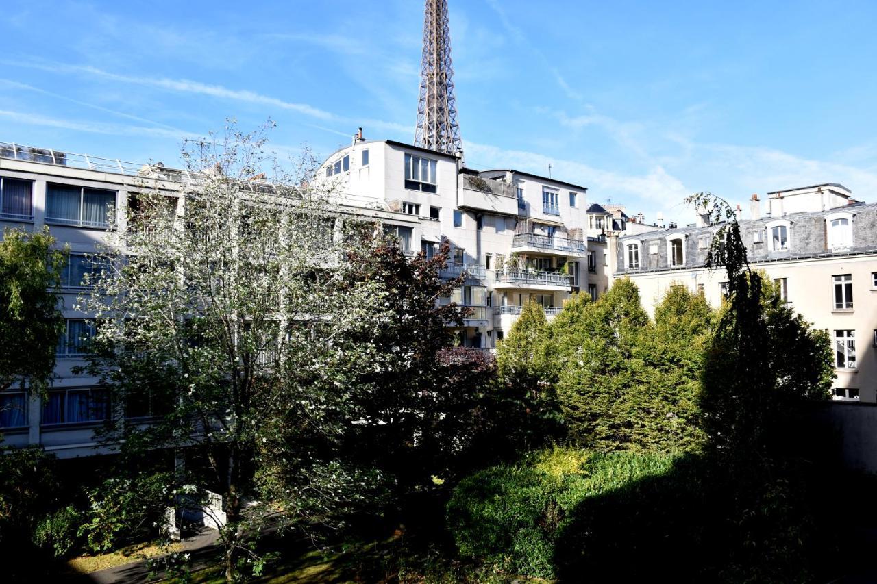 Eiffel Tower - Suffren Paris