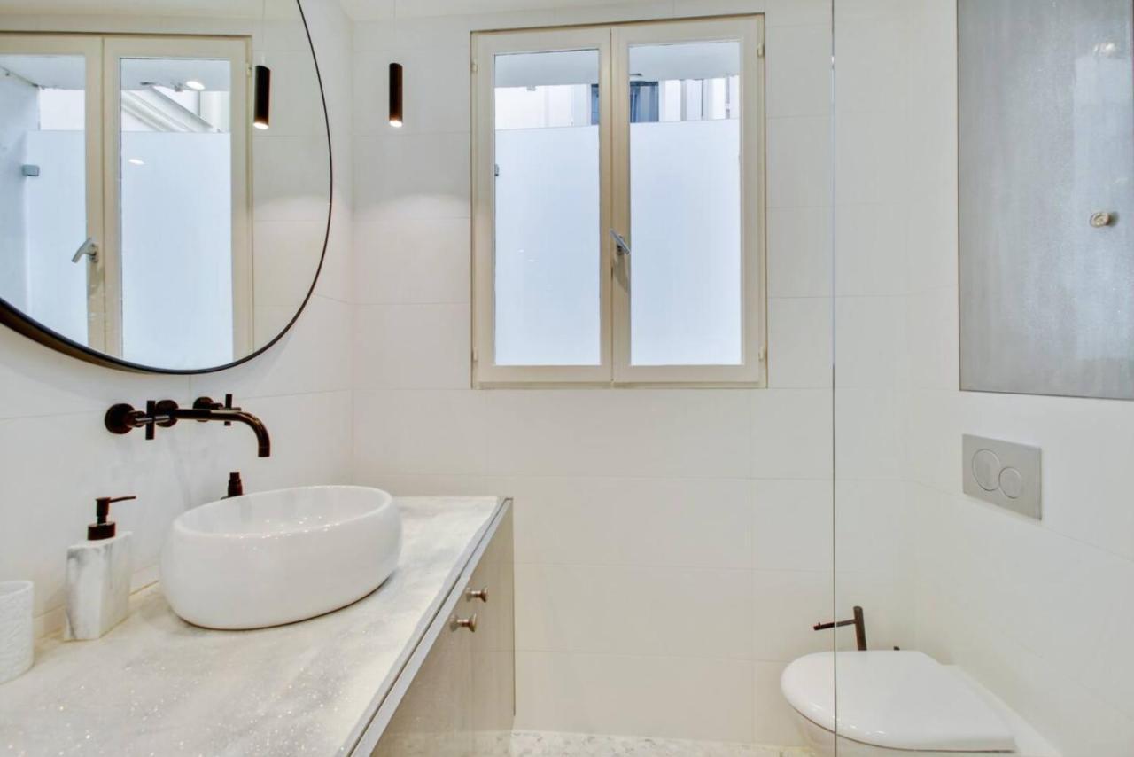 Refurbished Design Flat -near Champs-elysées Paris