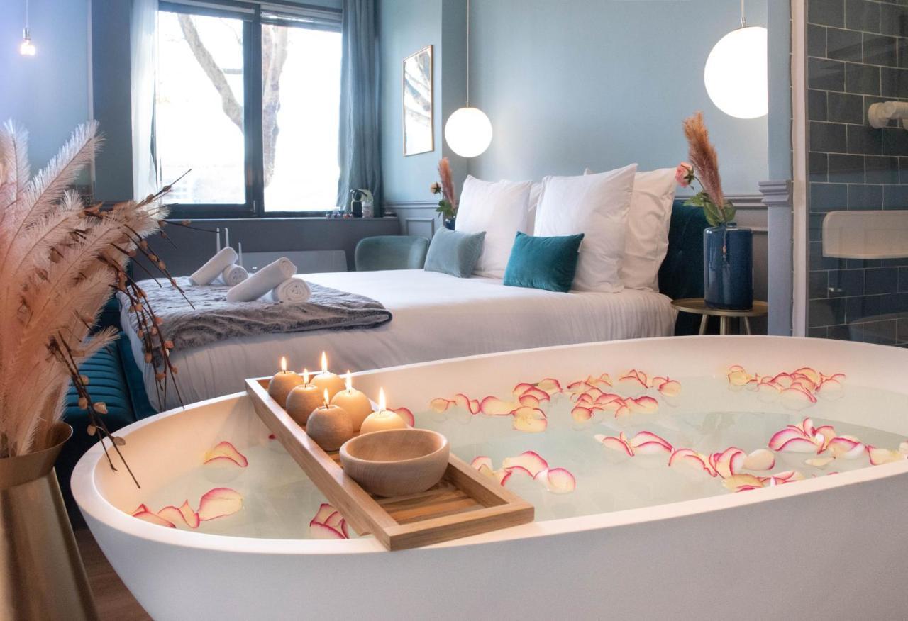 The Parisian Blue Eiffel Tower Apartment *