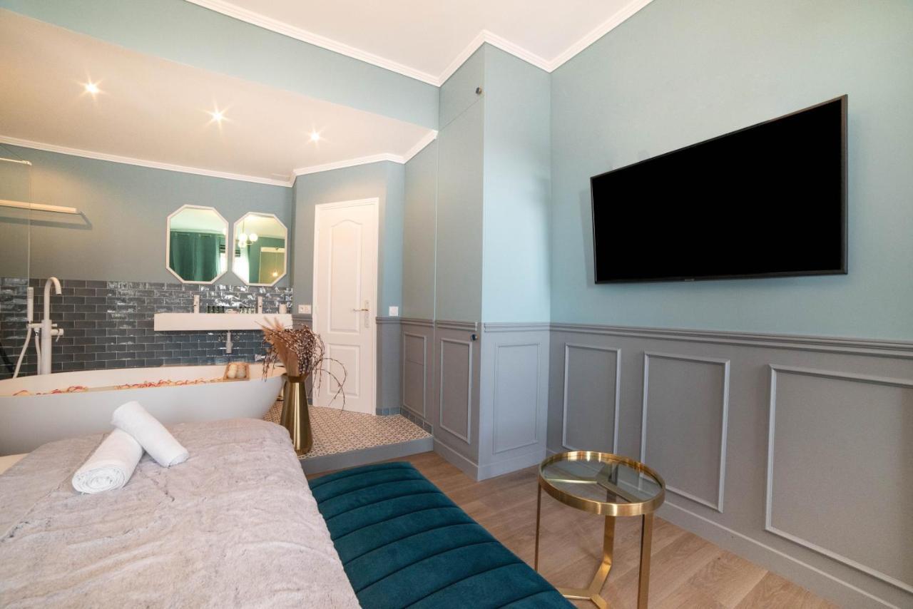 Apartment The Parisian Blue Eiffel Tower Paris
