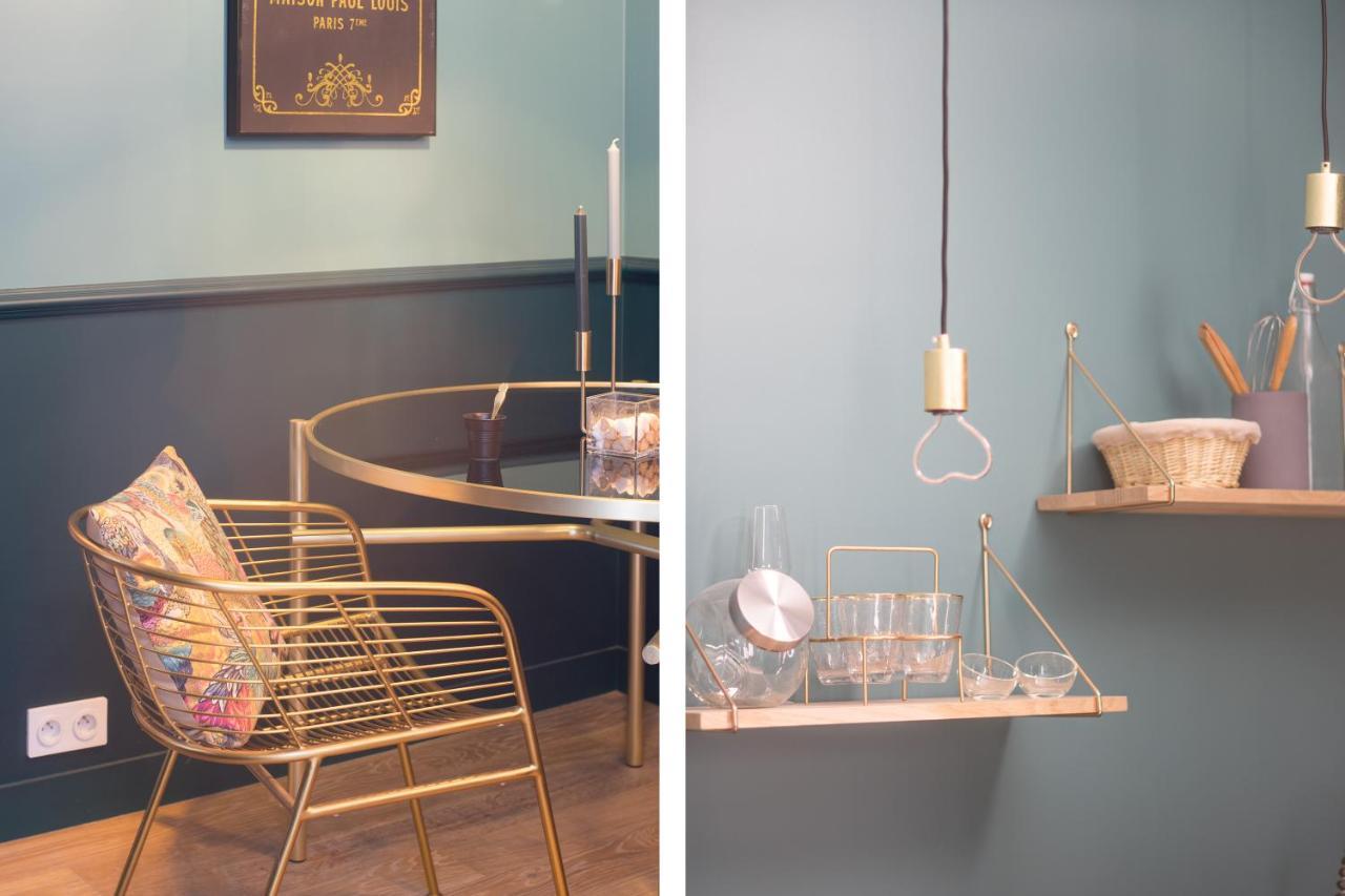 The Charming Trocadero Eiffel Tower Couette-café
