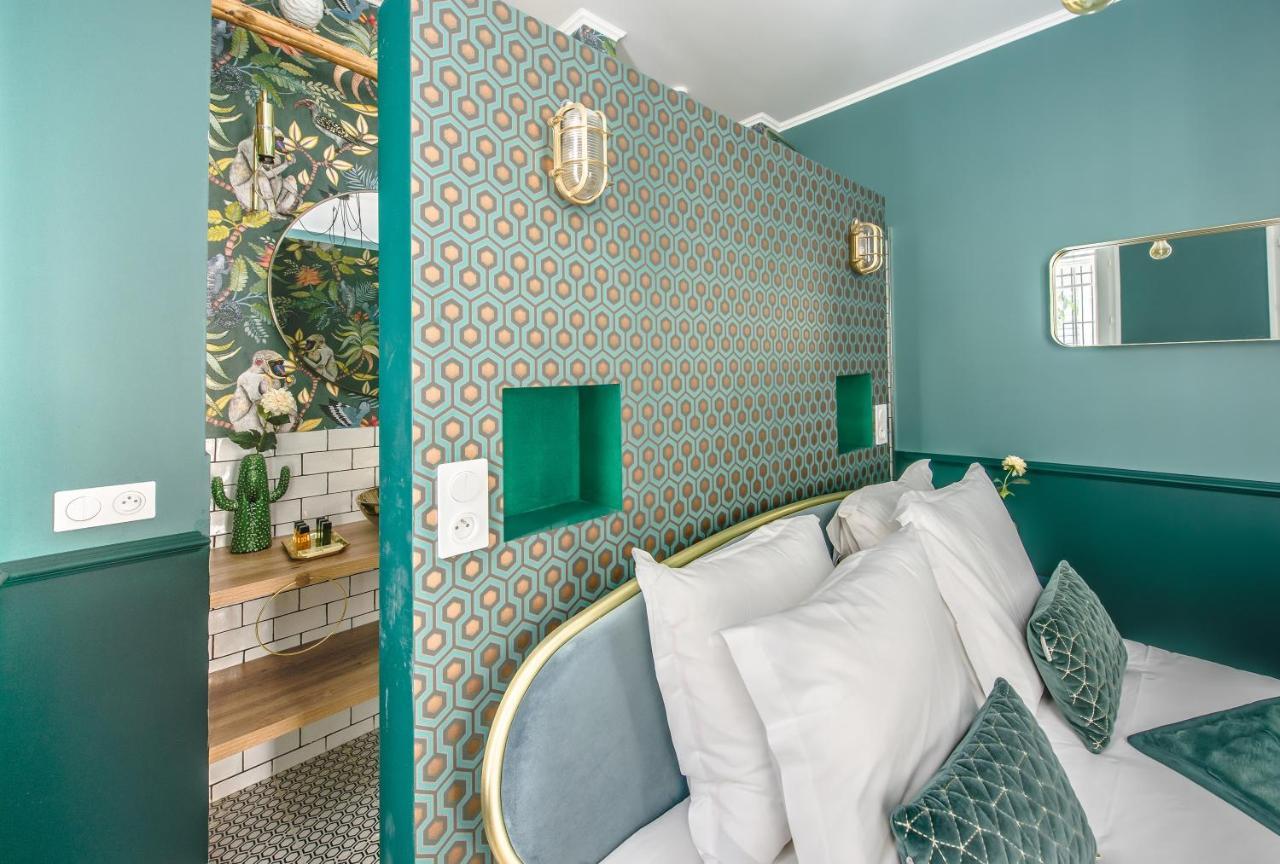 The Charming Trocadero Eiffel Tower Couette-café *