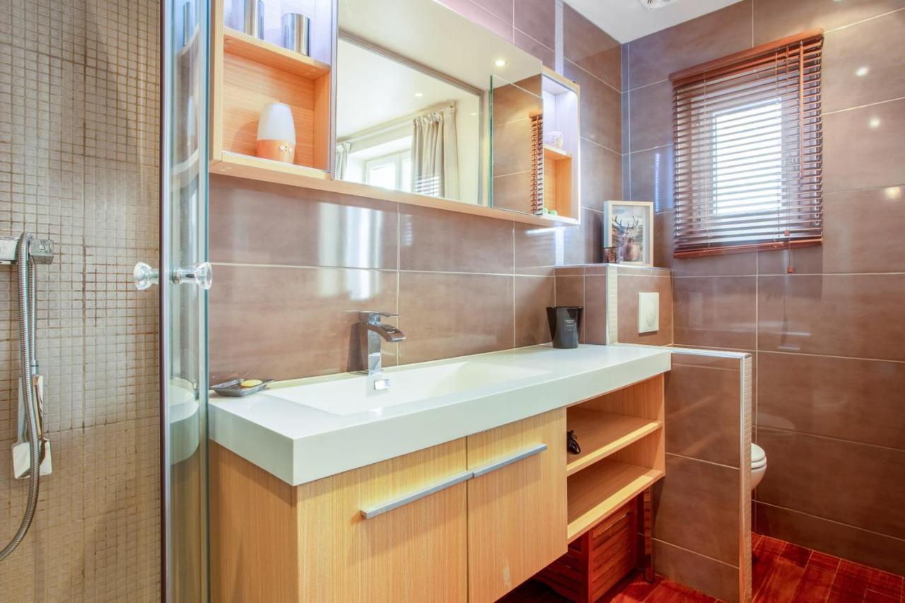Superb & Calm Flat Near Champs Elysees In - Welkeys * Paris