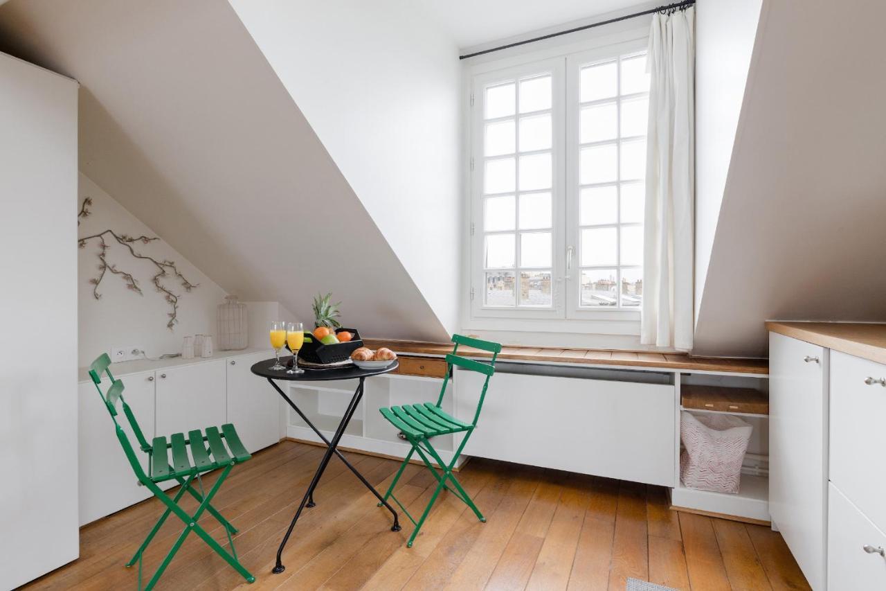De Ville - Marais Apartment Paris
