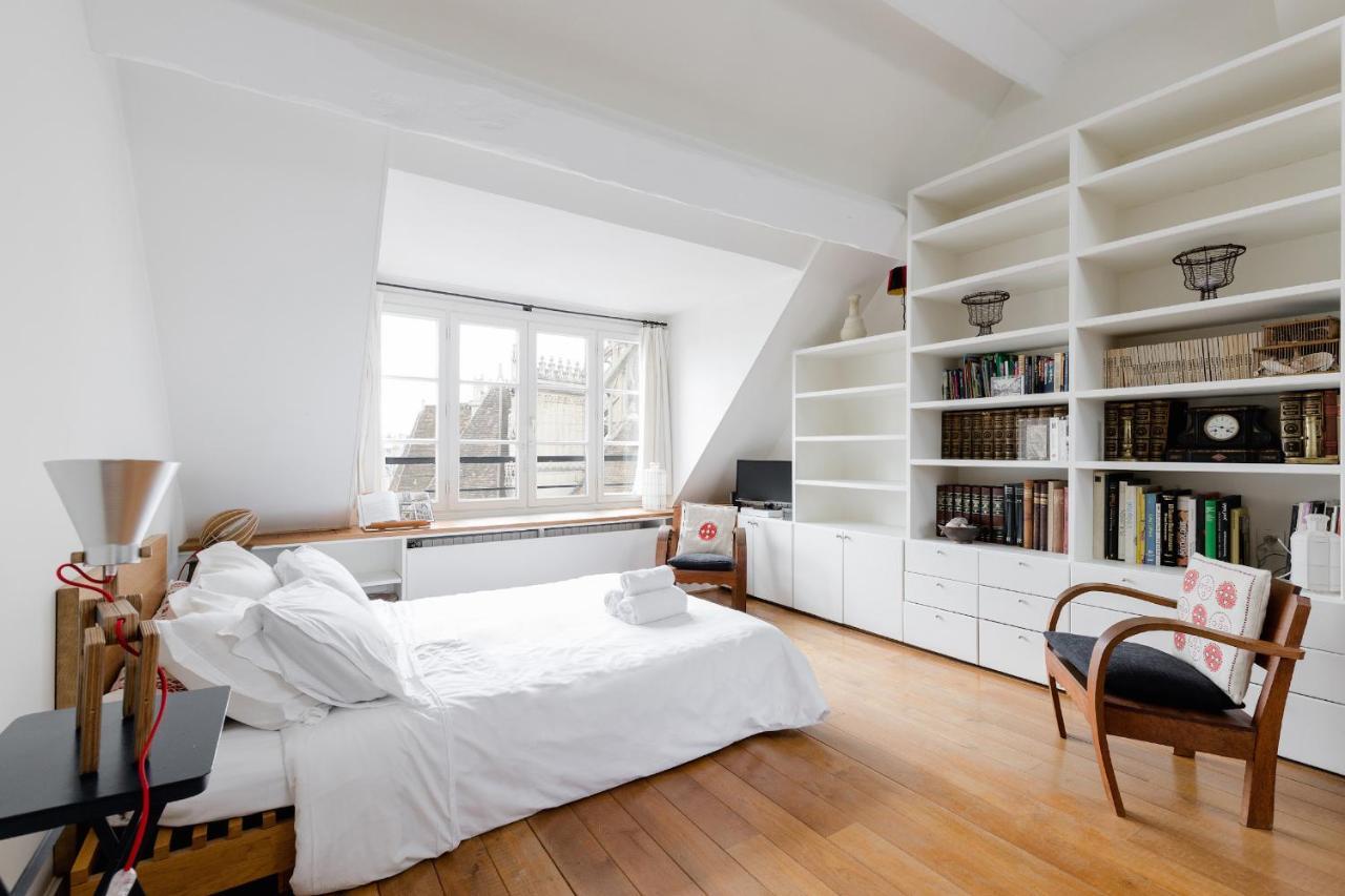 De Ville - Marais Apartment