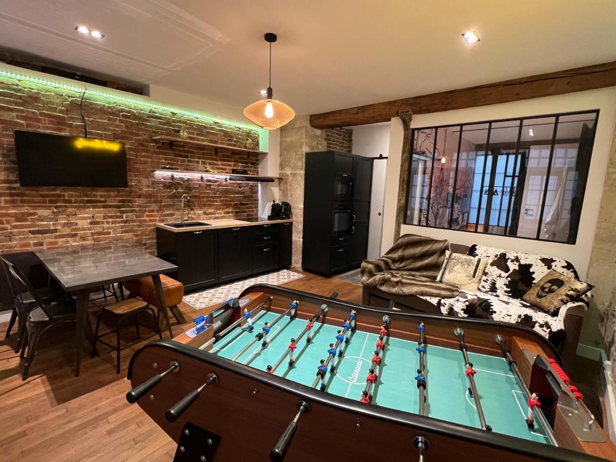 Apartment Good Vibes Luxurious Loft In 11th, With Ac & Table Football