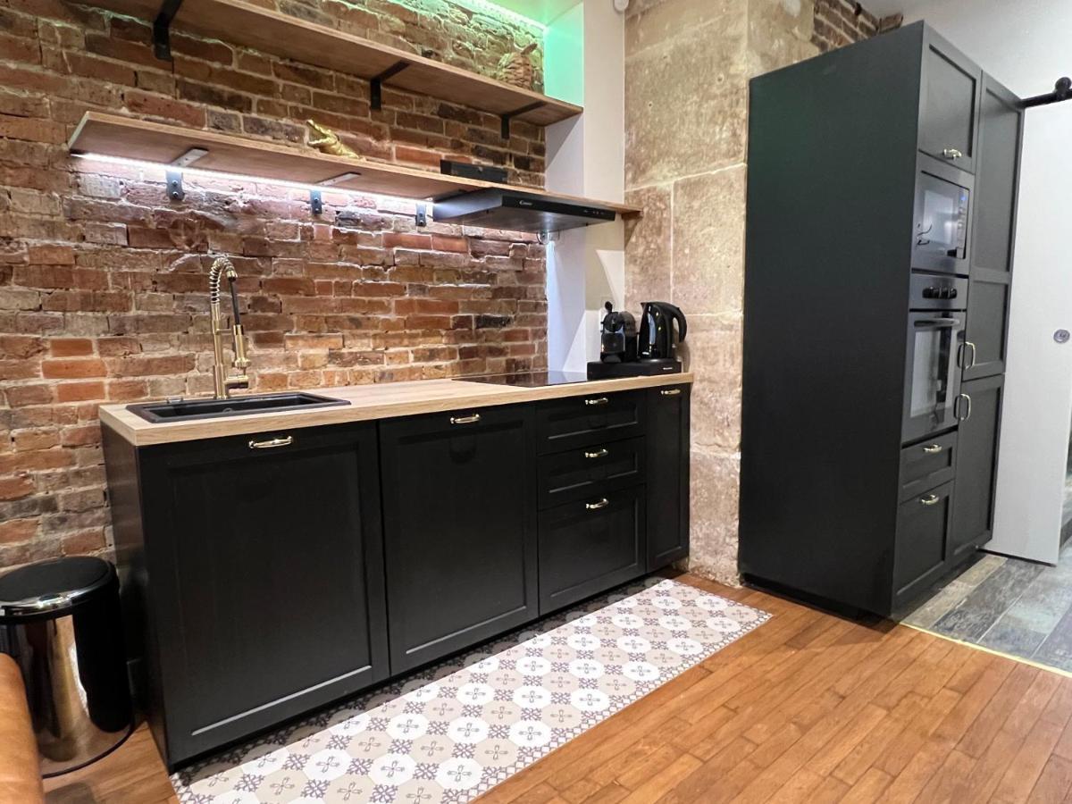 Apartment Good Vibes Luxurious Loft In 11th, With Ac & Table Football