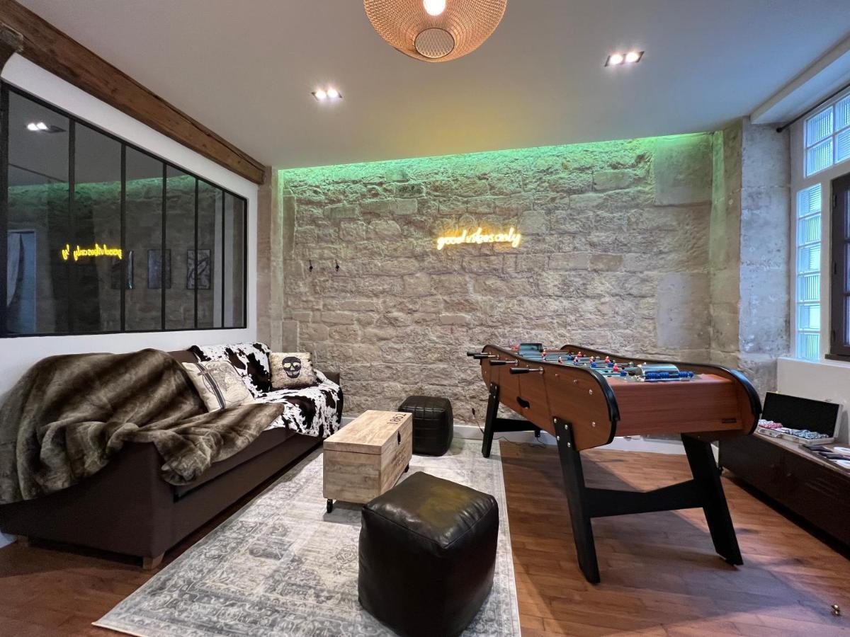Good Vibes Luxurious Loft In 11th, With Ac & Table Football Apartment