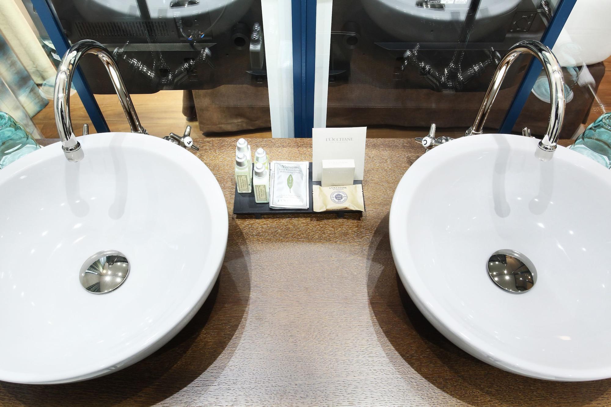 Le Robinet D'or Canal Saint Martin Hotel