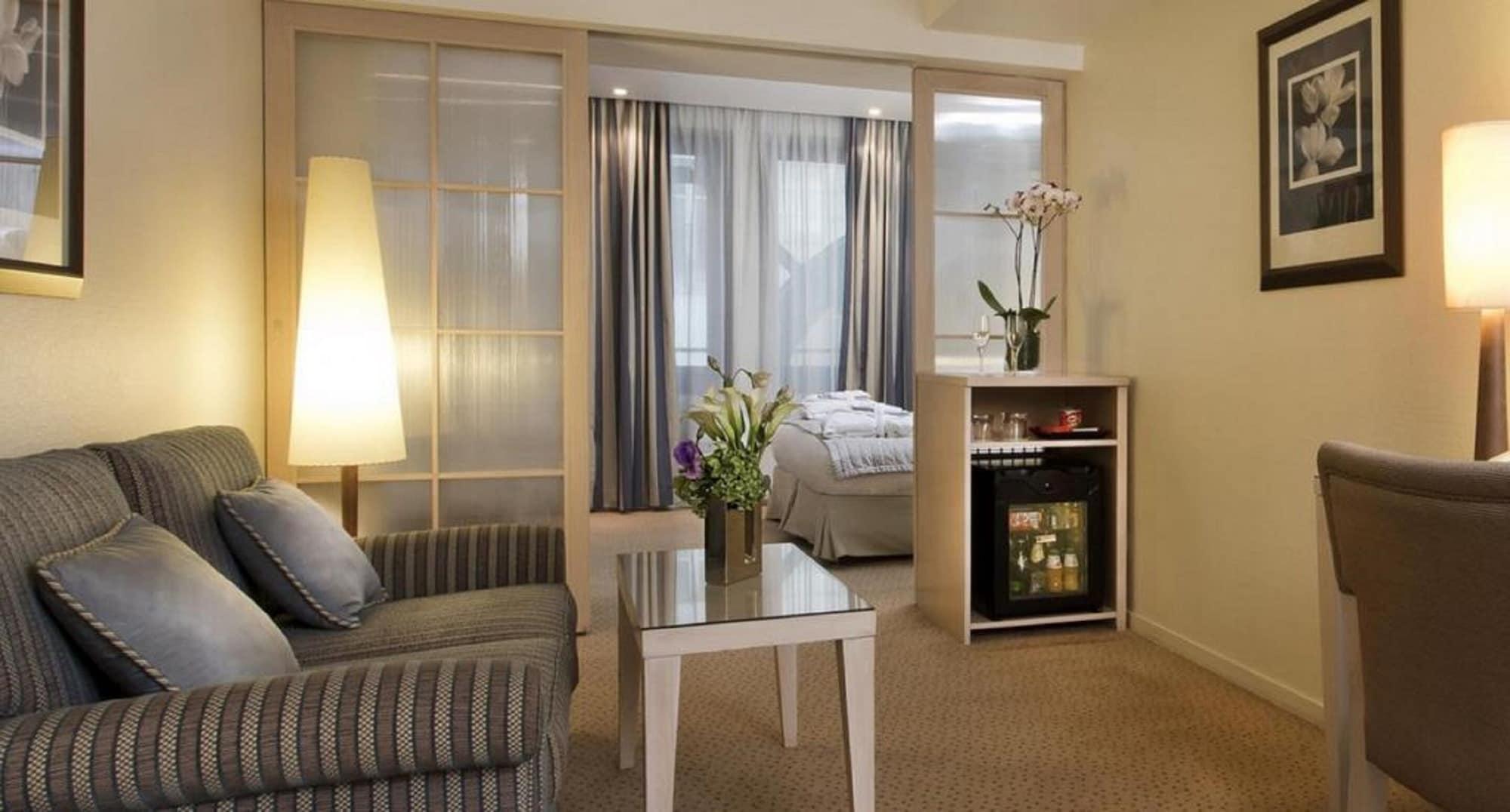 Le Pera 4* Paris