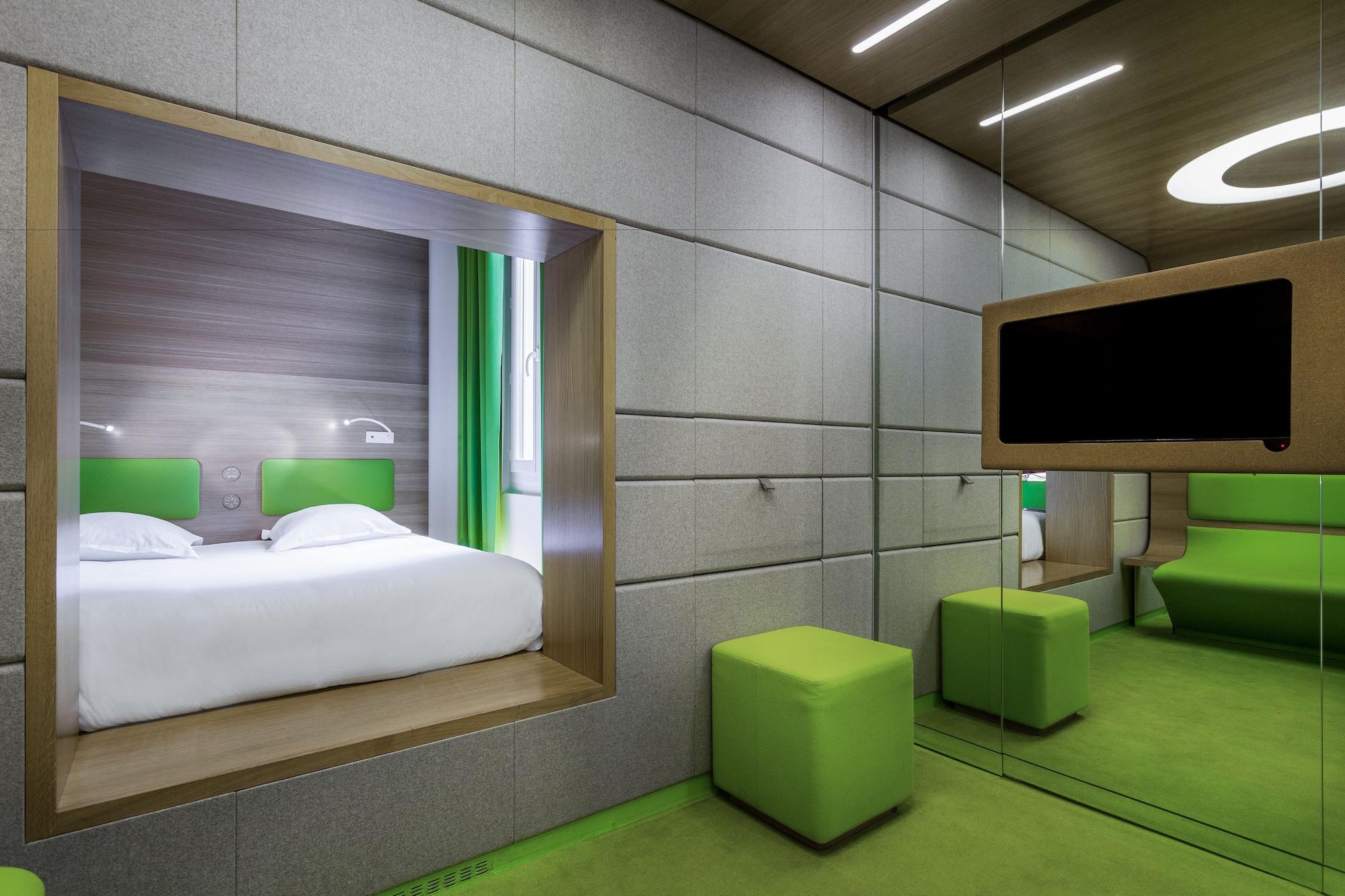 Odyssey Hotel 3*