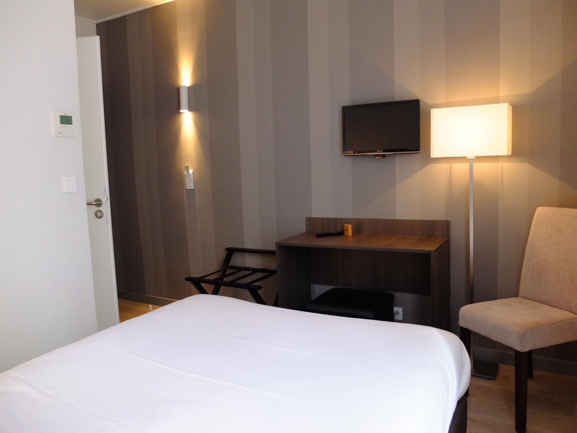 Hotel De Flore 3*