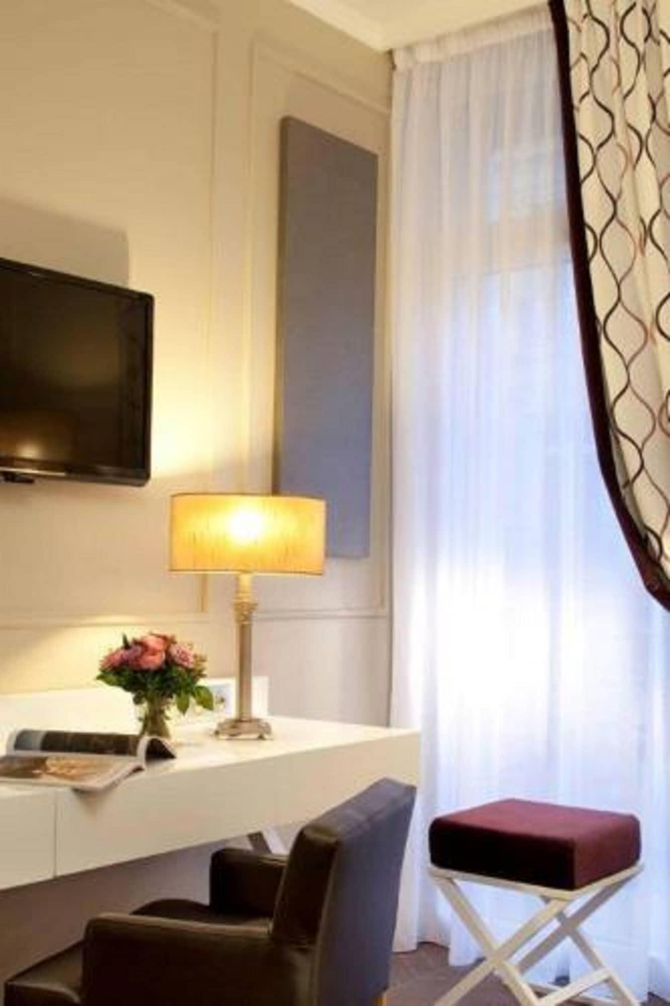Hotel Galileo Champs Elysees