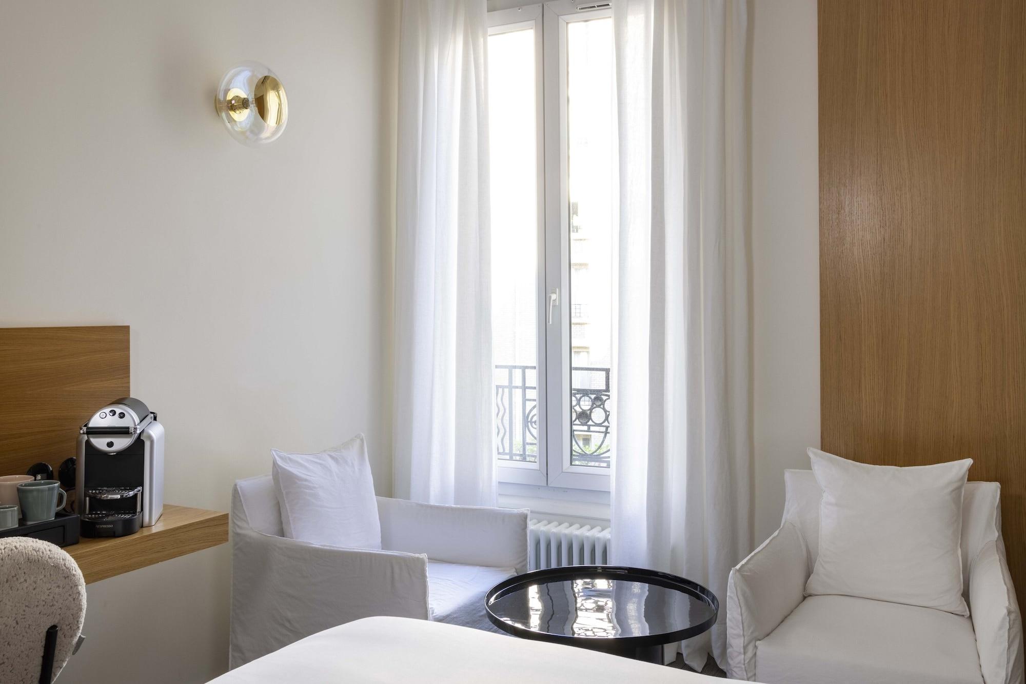 Hotel De Banville Paris