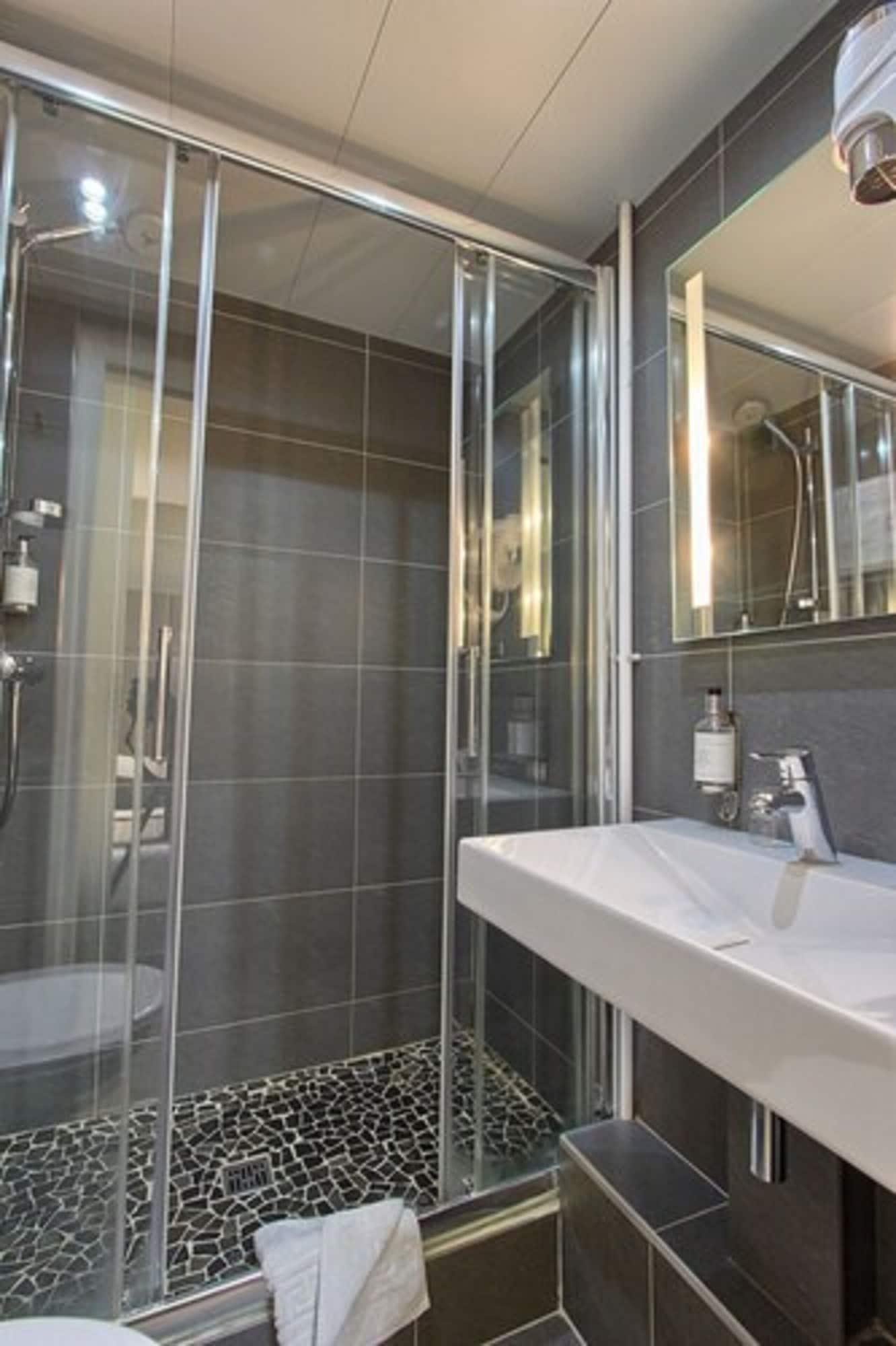 Hotel Margaux Opera Montmartre Paris
