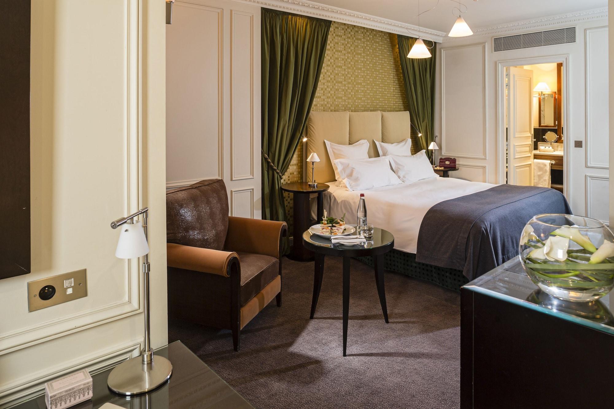 Hotel La Tremoille Paris