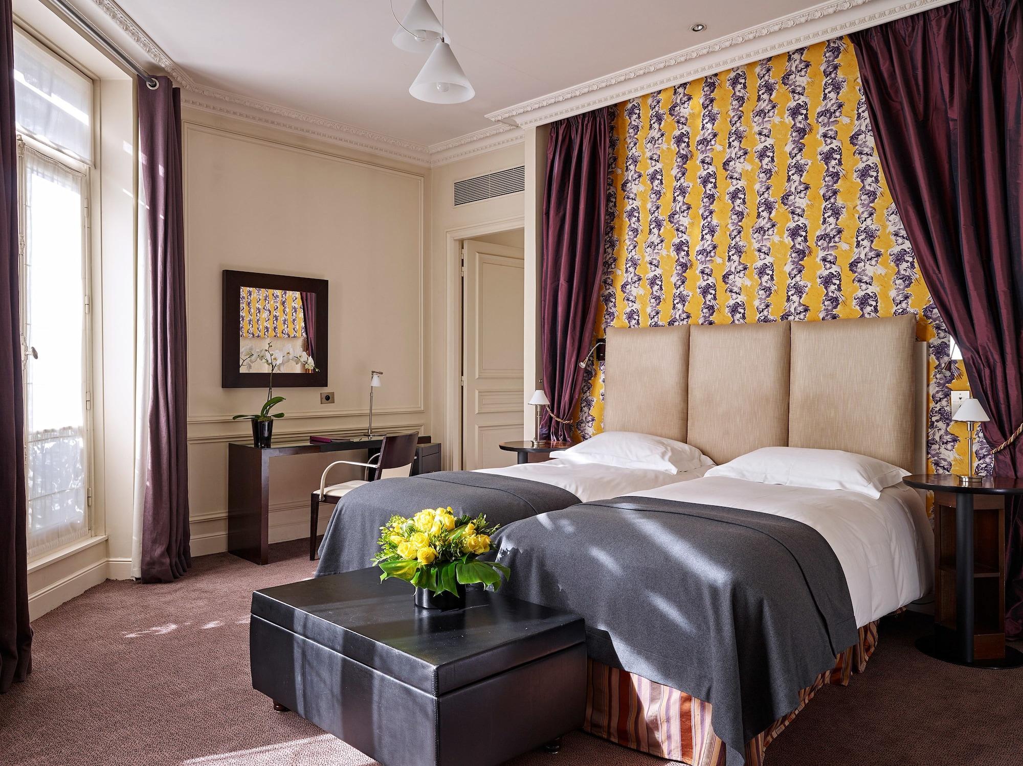Hotel La Tremoille Paris