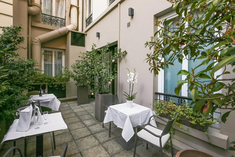 Hotel Toujours &