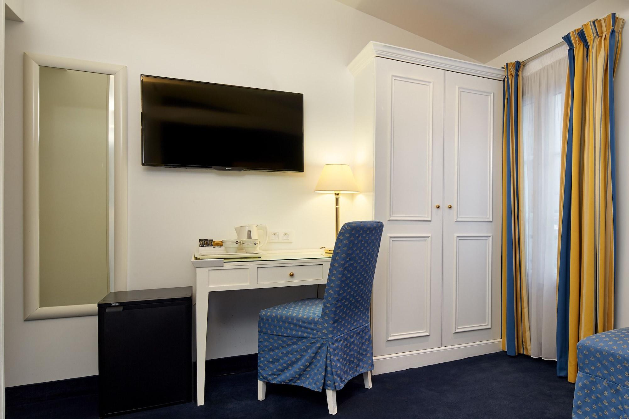 Austin's Arts Et Metiers Hotel